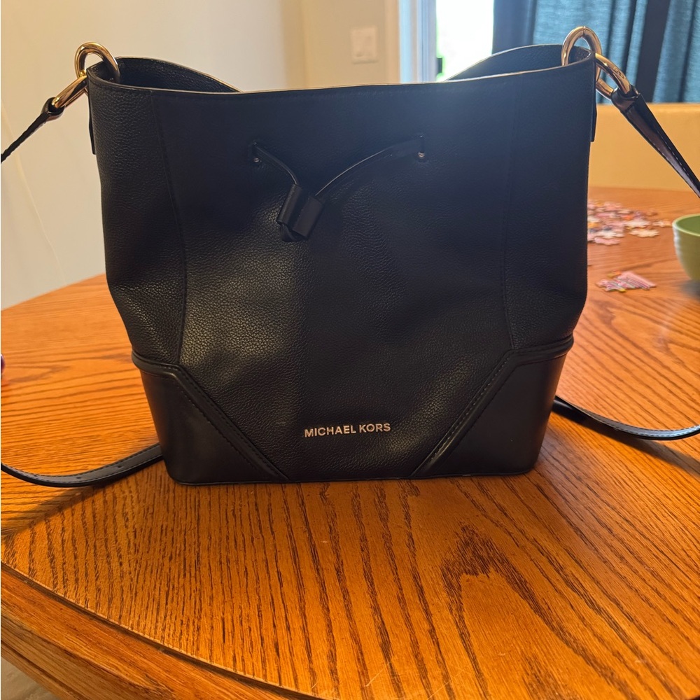 Michael Kors Black Shoulder Bag with Minimalist Design